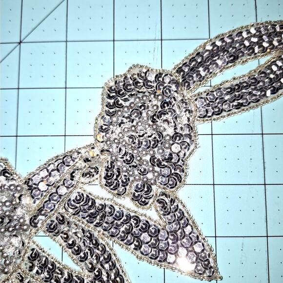 Flower neckline applique silver set of 2 - Picture 3 of 5